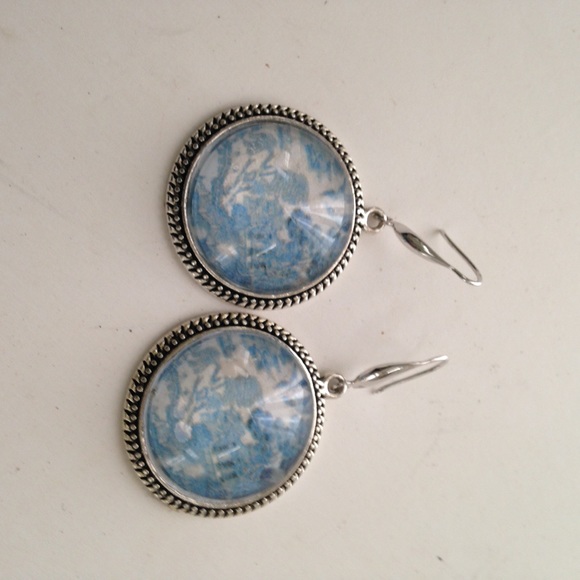 Pair of Blue Willow Dangling Earrings - Picture 1 of 5